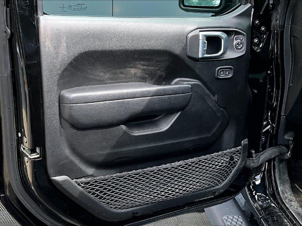 Used 2022 Jeep Gladiator Mojave w/ Dual Top Group AWD/4WD image 10