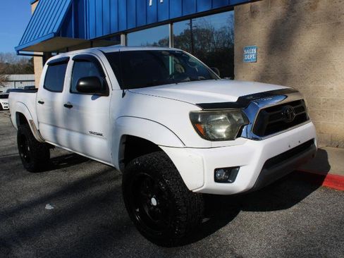 Used 2015 Toyota Tacoma PreRunner w/ SR5 Package image 3