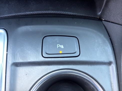 Used 2024 Chevrolet Equinox LT FWD image 31