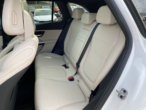 Used 2025 Mercedes-Benz GLC 350e 4MATIC image 26