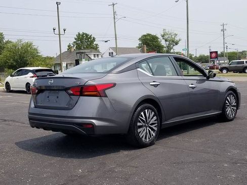 Used 2024 Nissan Altima 2.5 SV FWD image 5