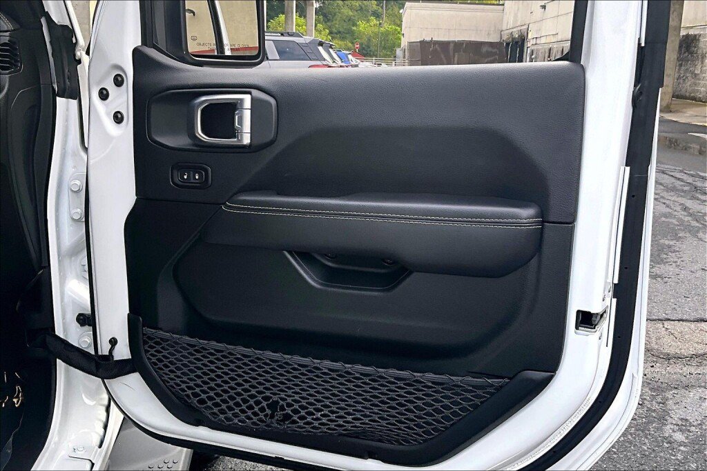 Used 2021 Jeep Wrangler Unlimited Sahara w/ Dual Top Group AWD/4WD image 13