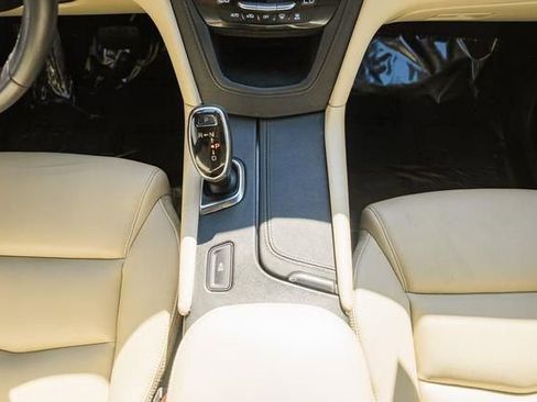 Used 2017 Cadillac XT5 FWD image 22