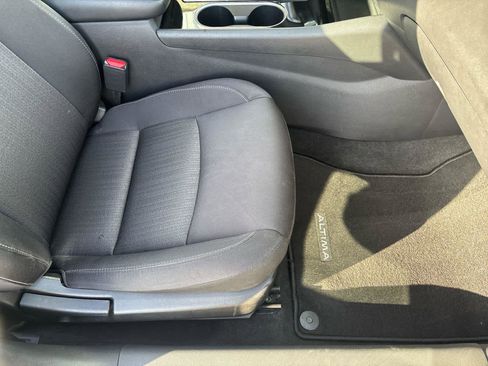 Used 2024 Nissan Altima 2.5 SV image 24