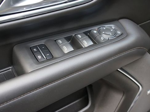 Used 2023 Chevrolet Suburban High Country AWD/4WD image 17