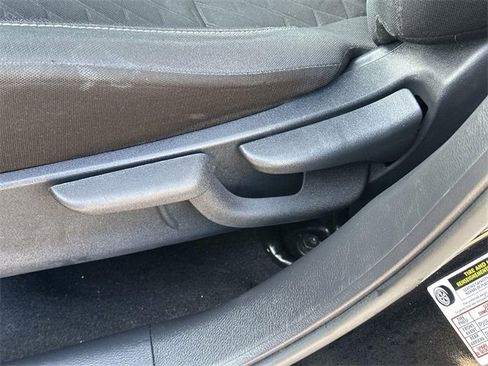 Used 2021 Nissan Kicks SV image 32