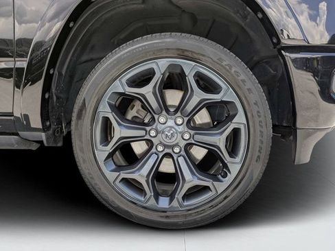 Used 2020 RAM 1500 Limited w/ Black Appearance Package AWD/4WD image 10