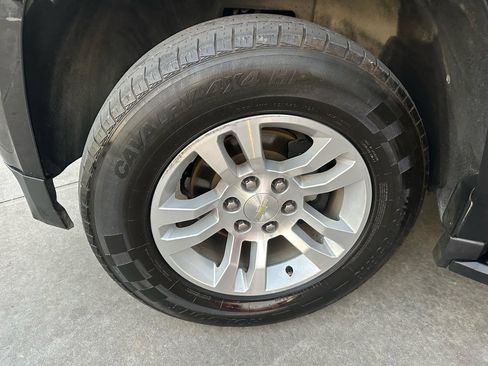 Used 2019 Chevrolet Suburban LT RWD image 62