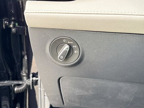 New 2025 Volkswagen Taos SEL image 23