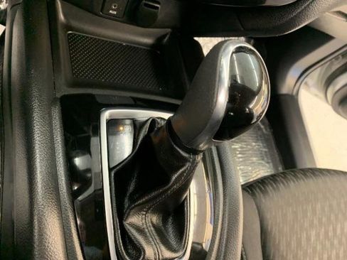 Used 2017 Nissan Rogue S image 16