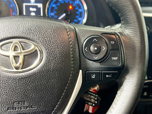 Used 2018 Toyota Corolla SE image 19