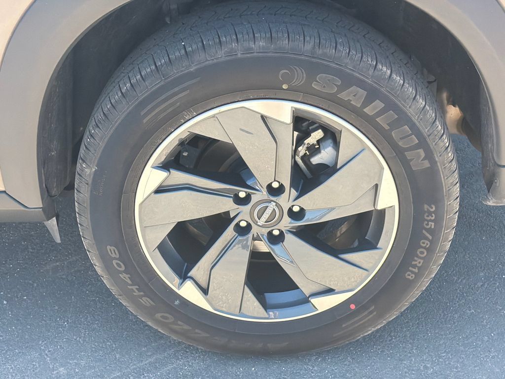 Used 2025 Nissan Rogue SV AWD/4WD image 19