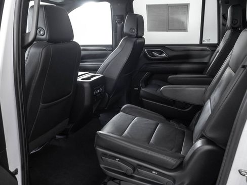 Used 2022 Chevrolet Suburban LT w/ Luxury Package AWD/4WD image 36