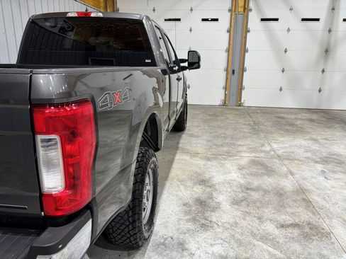 Used 2018 Ford F250 XL w/ Power Equipment Group AWD/4WD image 10