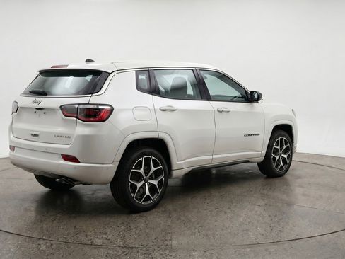 Used 2025 Jeep Compass Limited AWD/4WD image 9