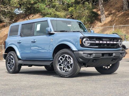 New 2025 Ford Bronco Outer Banks image 1