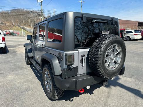 Used 2018 Jeep Wrangler Unlimited Rubicon w/ Connectivity Group image 7