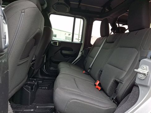 Used 2018 Jeep Wrangler Unlimited Sport S AWD/4WD image 10
