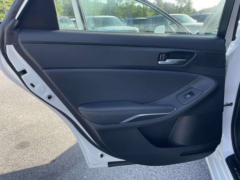 Used 2021 Toyota Avalon XSE FWD image 2