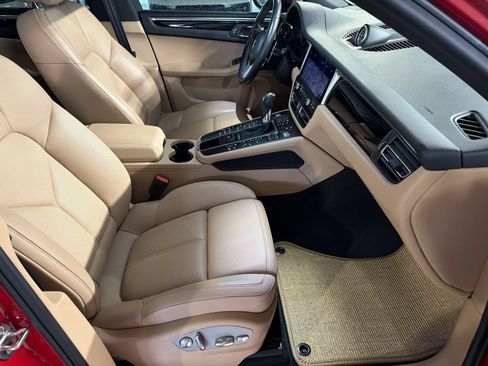Certified 2021 Porsche Macan AWD/4WD image 25
