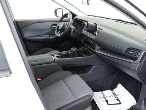 Used 2023 Nissan Rogue SV image 29