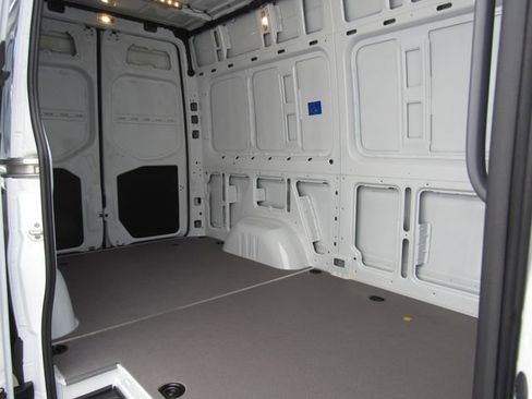 Used 2025 Mercedes-Benz Sprinter 2500 image 21