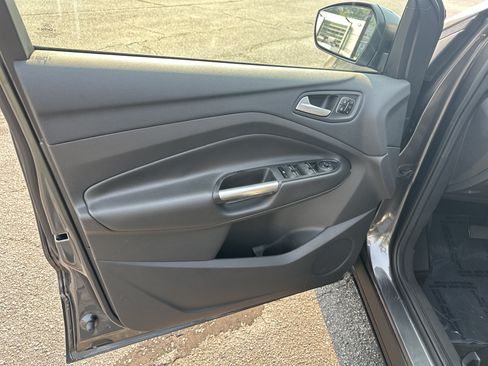 Used 2017 Ford Escape Titanium FWD image 10