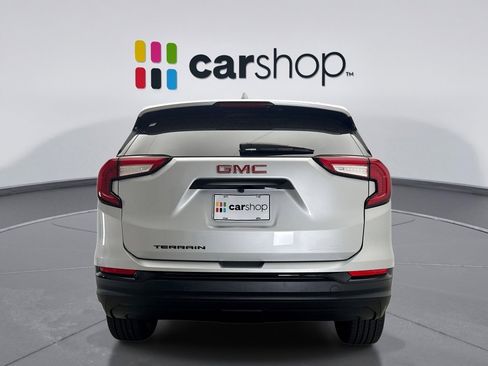 Used 2022 GMC Terrain SLE w/ Driver Convenience Package image 4