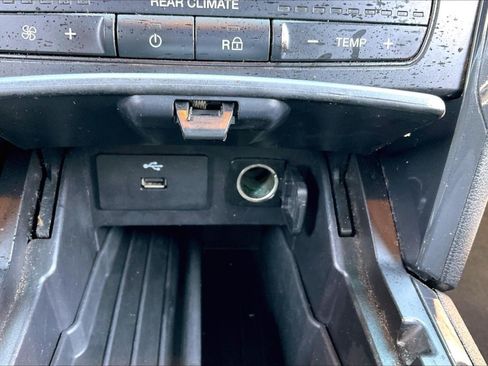 Used 2016 Ford Explorer XLT FWD image 32