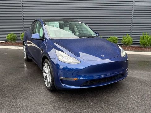 Used 2023 Tesla Model Y Long Range AWD/4WD image 2