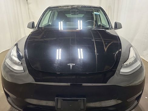 Used 2023 Tesla Model Y Long Range AWD/4WD image 2
