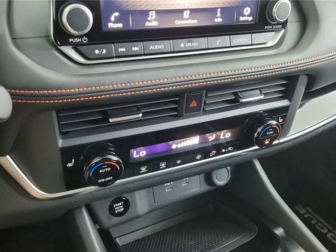 Used 2025 Nissan Rogue SV image 42