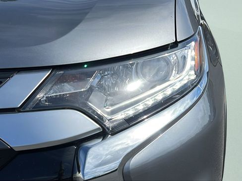 Used 2020 Mitsubishi Outlander ES FWD image 23