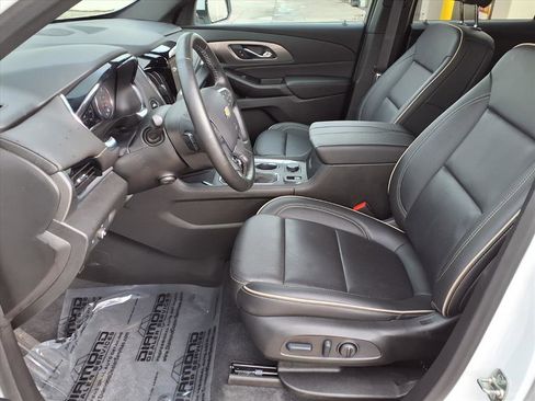 Used 2023 Chevrolet Traverse Premier image 20