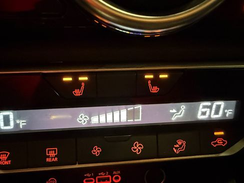 Used 2025 Nissan Sentra SR FWD image 24