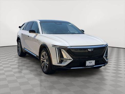 Used 2025 Cadillac Lyriq Luxury AWD/4WD image 1
