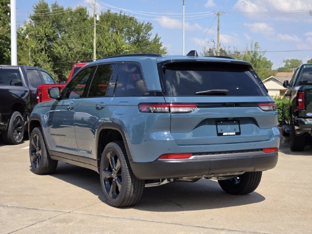 New 2027 Jeep Grand Cherokee Limited RWD image 4