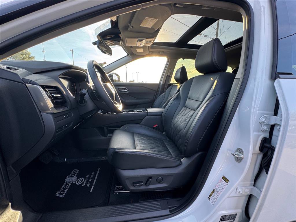 Certified 2026 Nissan Rogue Platinum w/ Platinum Premium Package AWD/4WD image 17