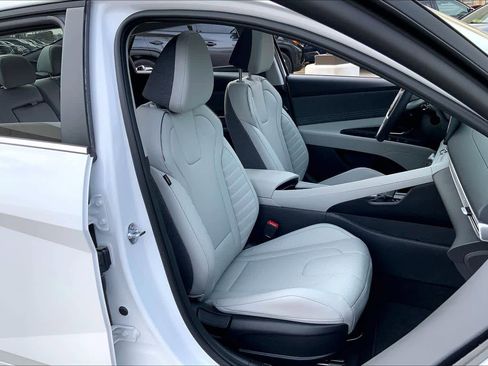 Certified 2025 Hyundai Elantra Limited image 8