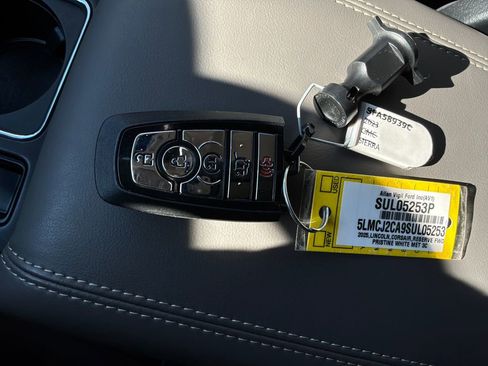 Used 2025 Lincoln Corsair Reserve w/ Equipment Group 202A image 11