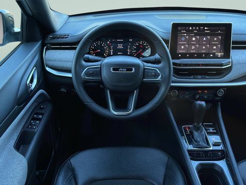 Used 2024 Jeep Compass Latitude AWD/4WD image 10