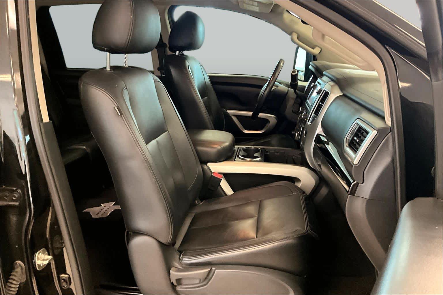 Used 2019 Nissan Titan SV w/ SV Convenience Package AWD/4WD image 8