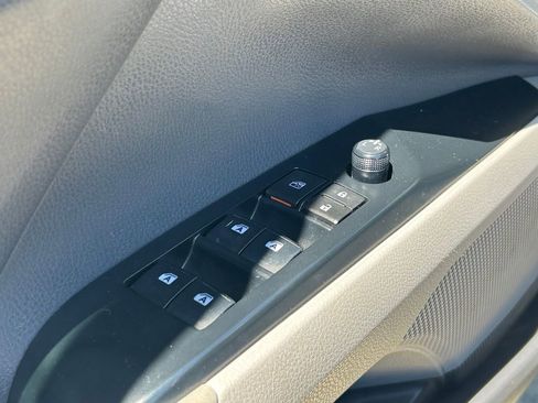 Used 2018 Toyota Camry LE FWD image 21