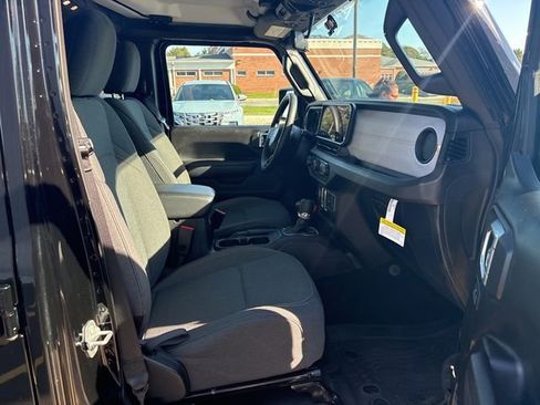 Used 2024 Jeep Gladiator Sport image 18