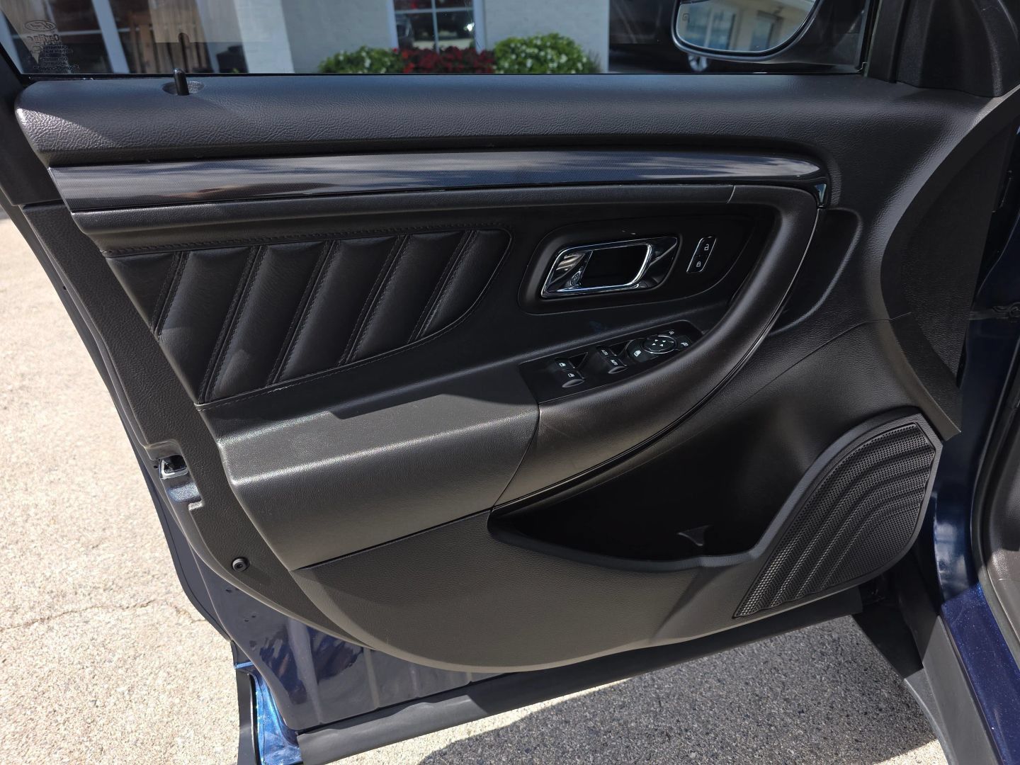 Used 2016 Ford Taurus SHO AWD/4WD image 8