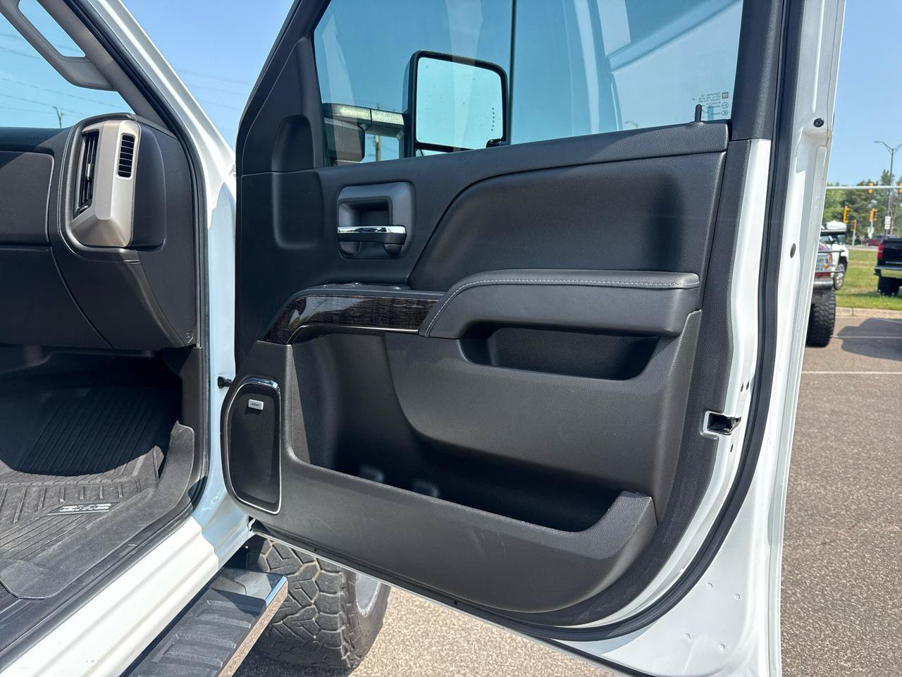 Used 2016 GMC Sierra 2500 Denali w/ Duramax Plus Package AWD/4WD image 40