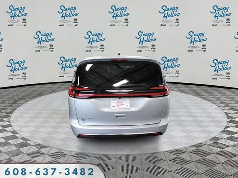 New 2026 Chrysler Pacifica Select image 6