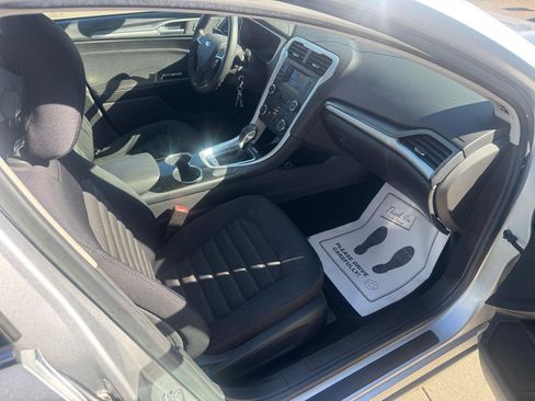 Used 2014 Ford Fusion SE FWD image 11