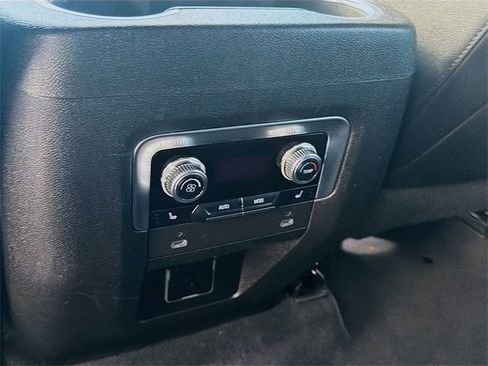 Used 2022 GMC Yukon SLT w/ SLT Luxury Package image 23