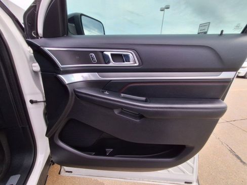 Used 2016 Ford Explorer Sport w/ Equipment Group 401A image 17